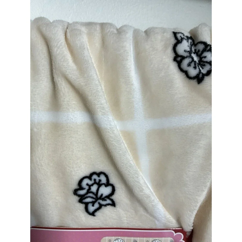 Strawberry Shortcake Plush Throw Blanket 50x60 Cream Floral Soft New 2025